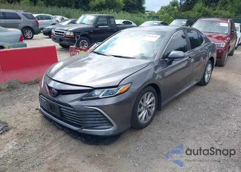 2023 Toyota Camry Le z USA, uszkodzony, nr VIN 4T1C11AK4PU137165
